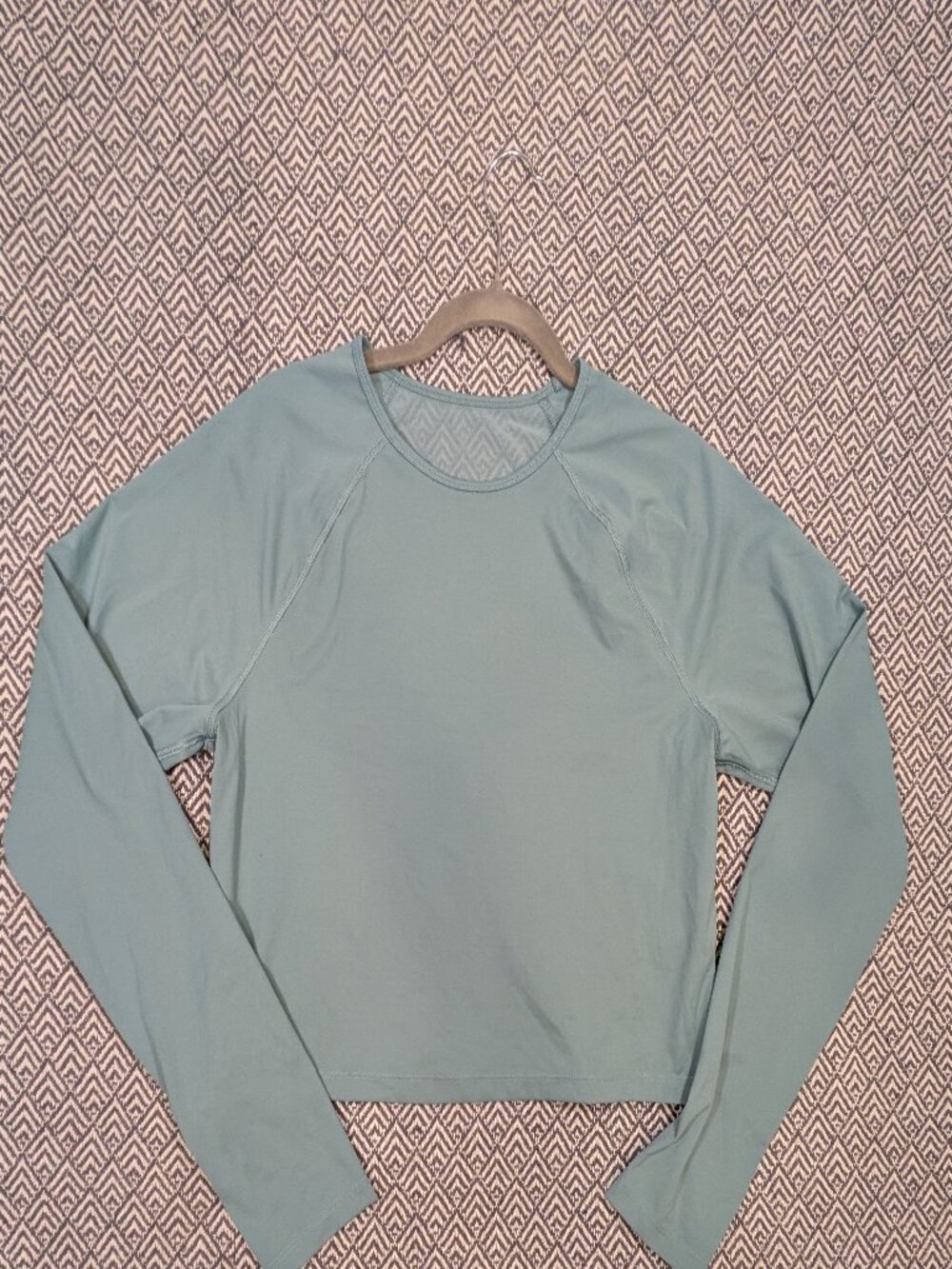 Old Navy Active Long Sleeve Top, Mesh Back, Size Large in Sage Green